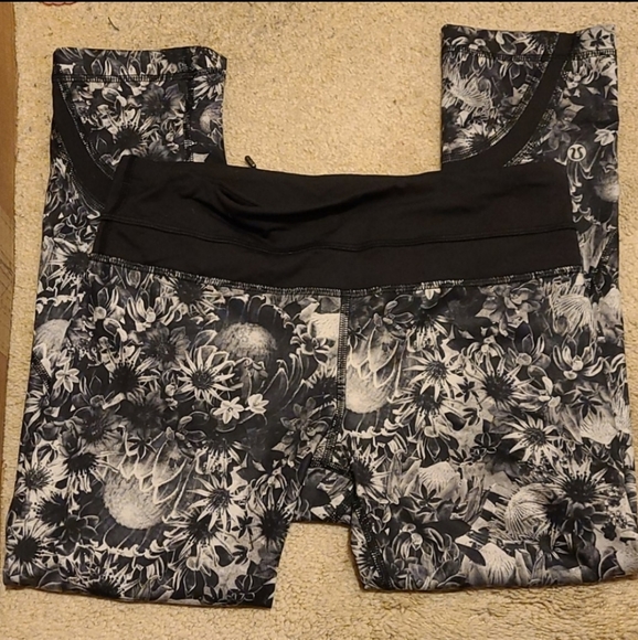 Lululemon Run Inspire Crop II - Size 4 - Picture 7 of 7